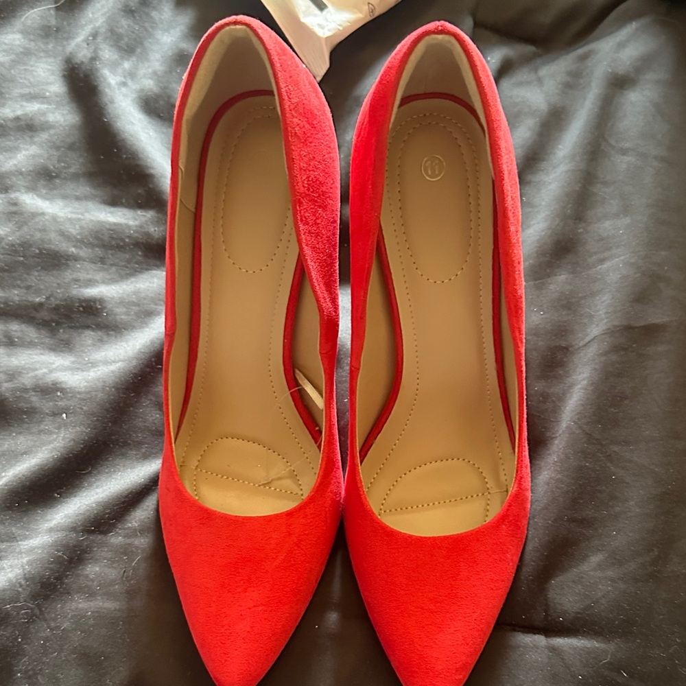Elegant Red Women's Pumps
